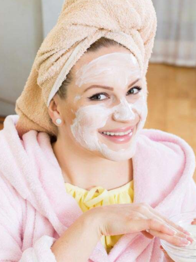 Apply Multani Mitti to make your face glowing and soft.