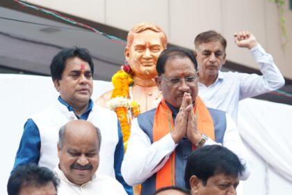 मुख्यमंत्री विष्णु देव साय ने अटल बिहारी वाजपेयी की पुण्यतिथि पर दी श्रद्धांजलि, कहा – छत्तीसगढ़ की पहचान अटल जी की देन