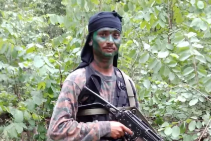 मुख्यमंत्री विष्णुदेव साय ने बीजापुर में नक्सली आईईडी ब्लास्ट में शहीद जवान को दी श्रद्धांजलि