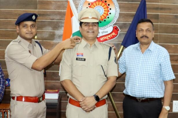 कबीरधाम पुलिस में पदोन्नति, विमल लावनिया ने संभाली निरीक्षक की नई जिम्मेदारी, SP ने लगाया स्टार